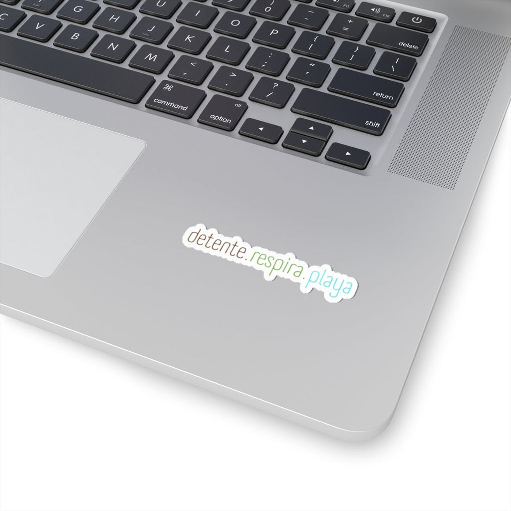 Detente. Respira. Playa. | Relaxing Beach Phrase Kiss-Cut Sticker - Papeles Verdes