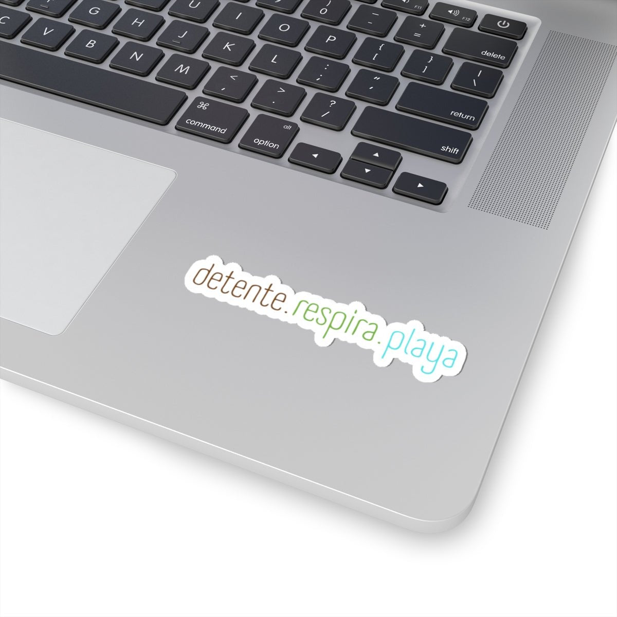 Detente. Respira. Playa. | Relaxing Beach Phrase Kiss-Cut Sticker - Papeles Verdes