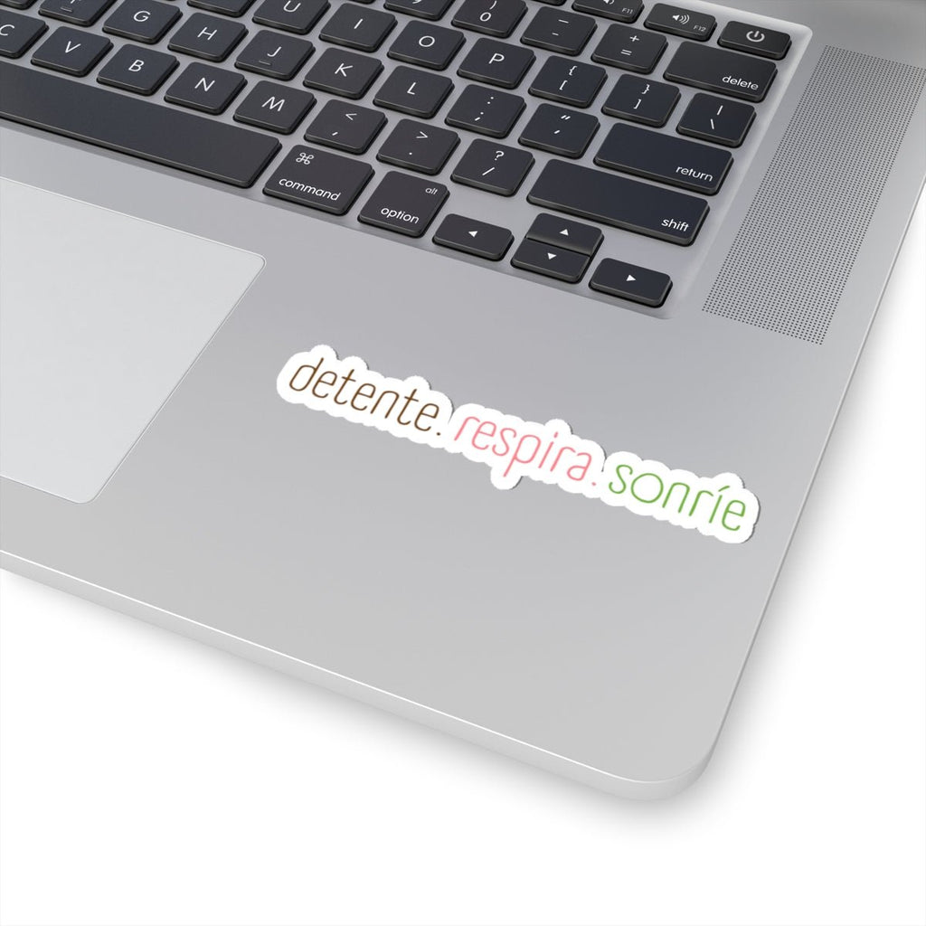 Detente. Respira. Sonríe.- Sticker - Frase Positiva - Papeles Verdes